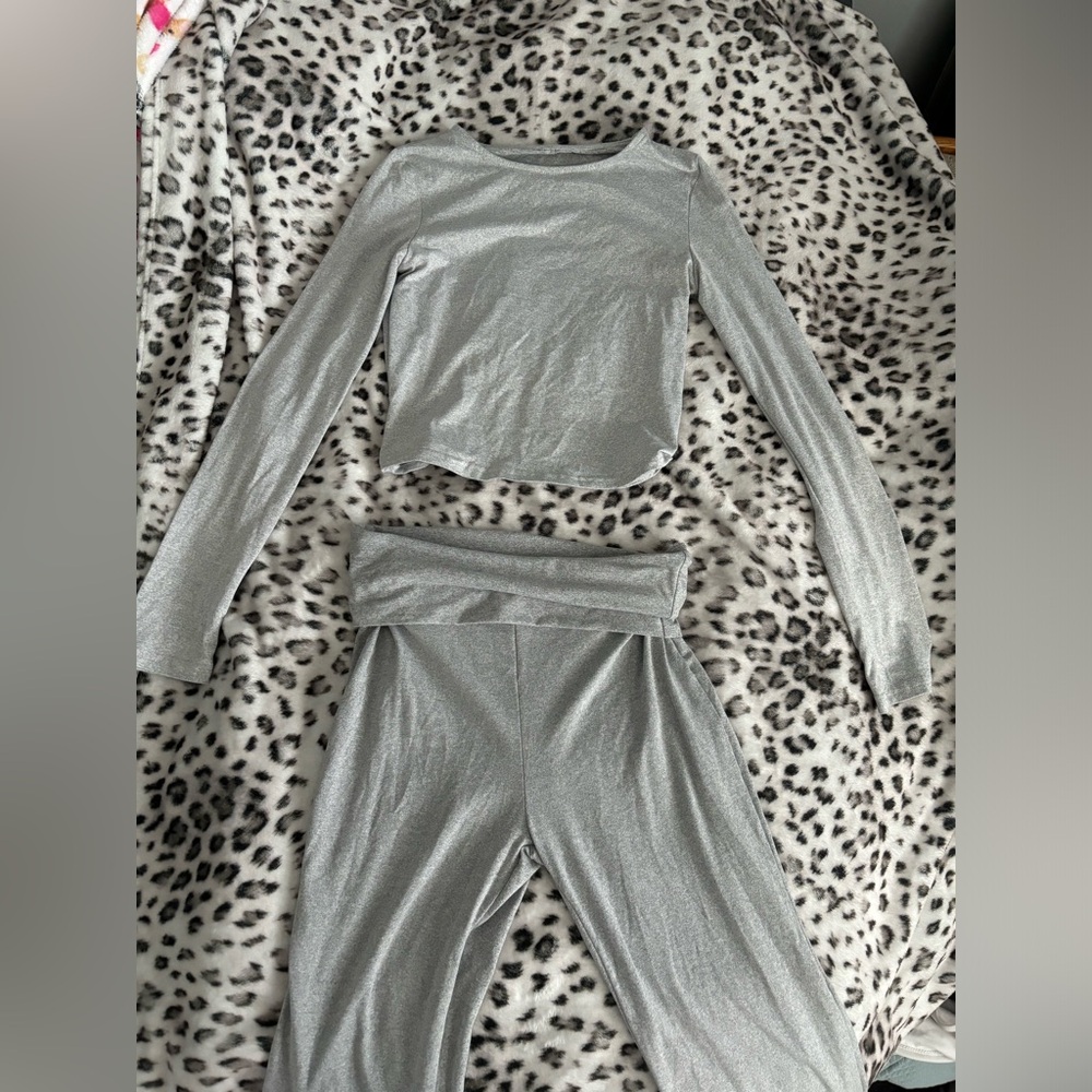 foldover flare leggings and long sleeve shirt set size M Grey